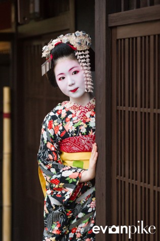 Maiko Portrait Session-20-japanphotoguide
